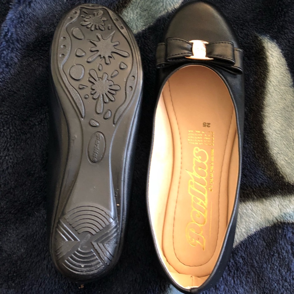 Regular flats. Brand new. Never worn